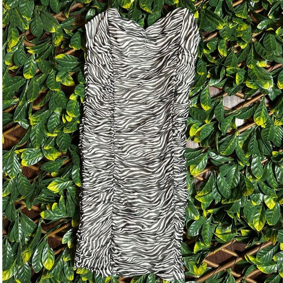 Forever 21 Zebra Bodycon Mini Dress Size Small NWT - Picture 2 of 5